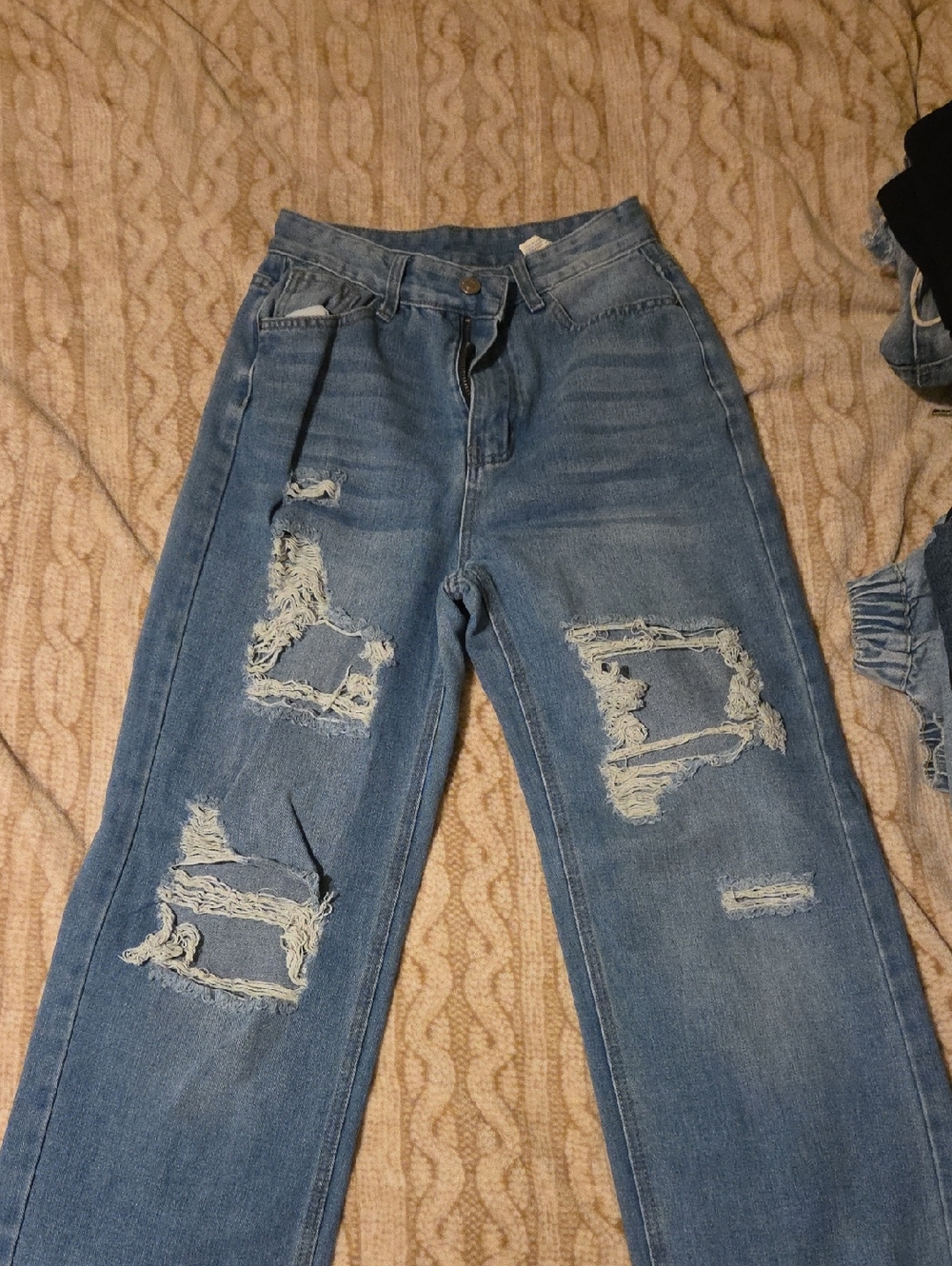 SHEIN Light Blue Distressed Straight-Leg Jeans